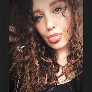 Meet your Posher, Caroline