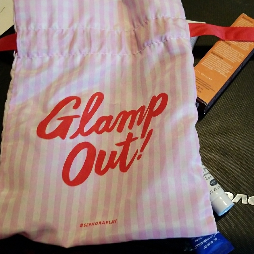 Glampout bag with masque/cleanser/peel bundle