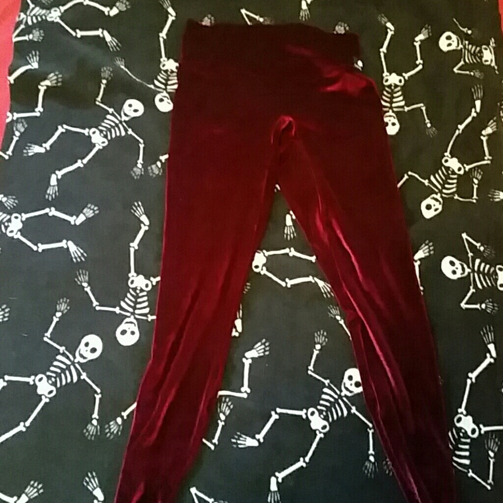 NWOT Lineage red velvet leggings