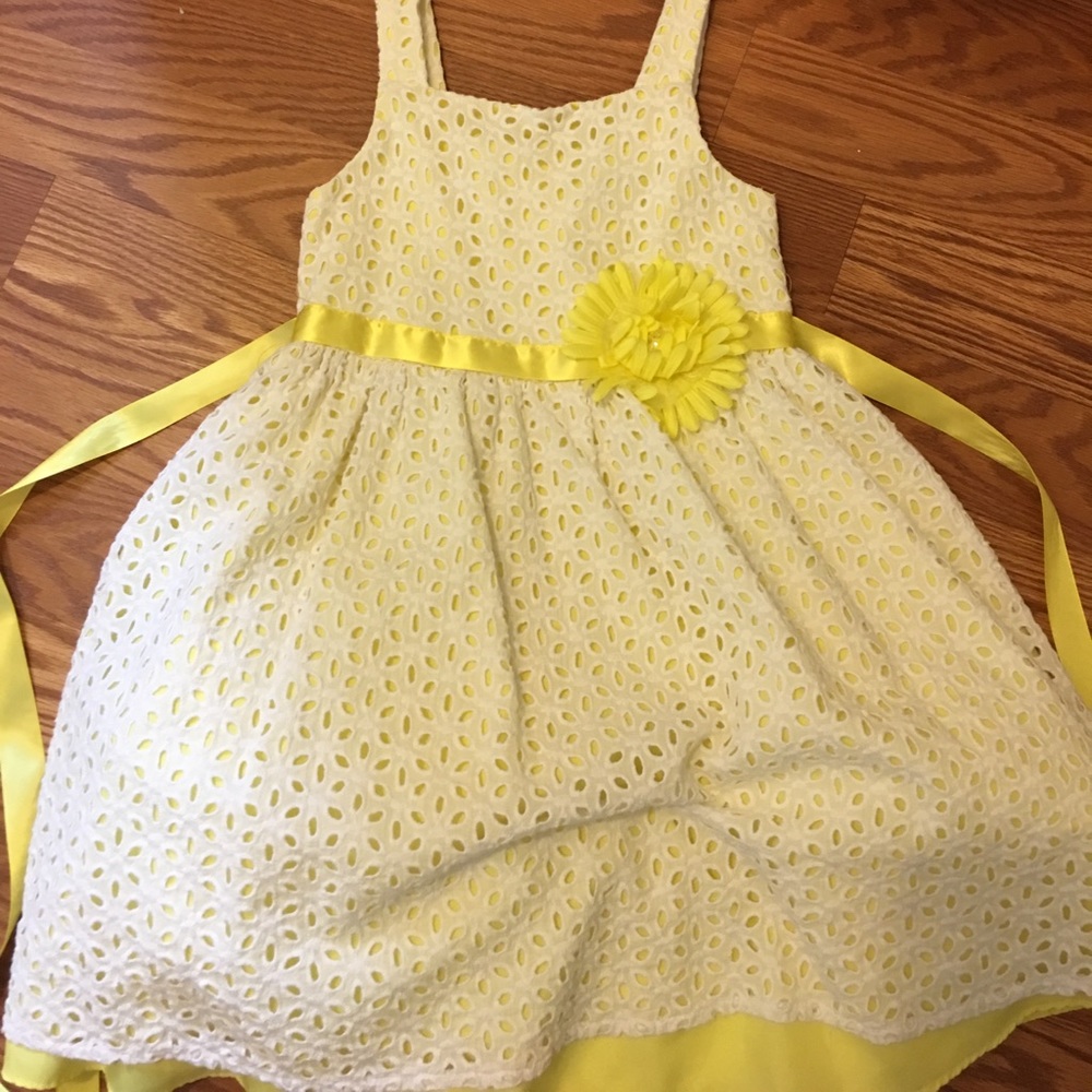 Yellow dress size 5T/4T