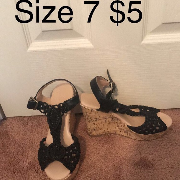 Women’s shoes!! - Picture 2 of 3