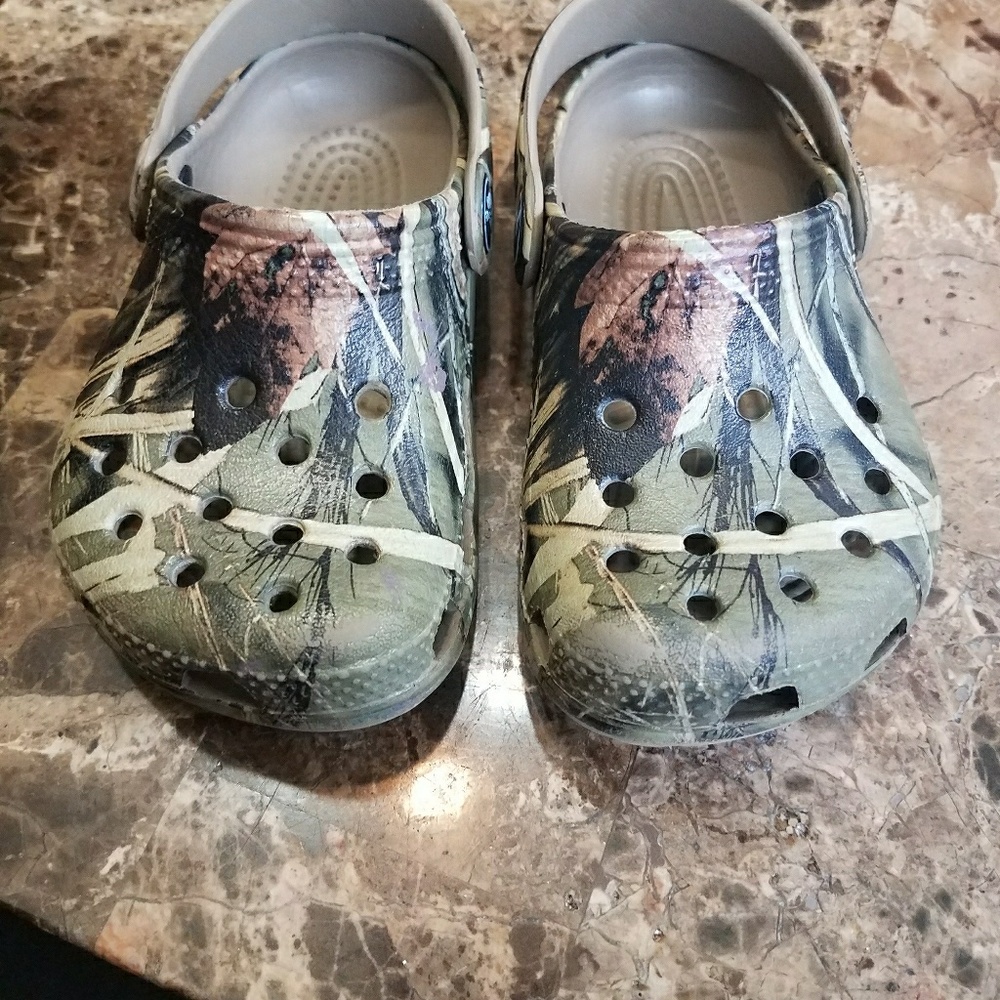 Croc boys size 6