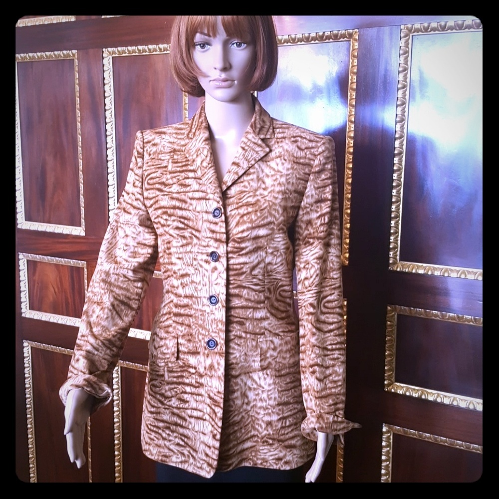 Beautiful and classy Blazer for women size 6