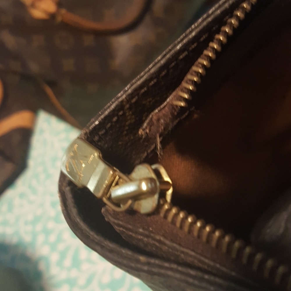 100% Authentic Louis Vuitton Cabas Mezzo GM BAG - Picture 2 of 16