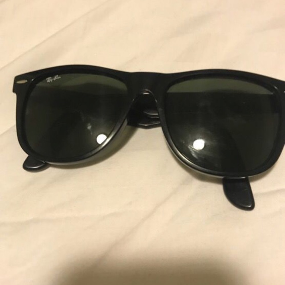 Authentic Ray-Ban‘s sunglasses