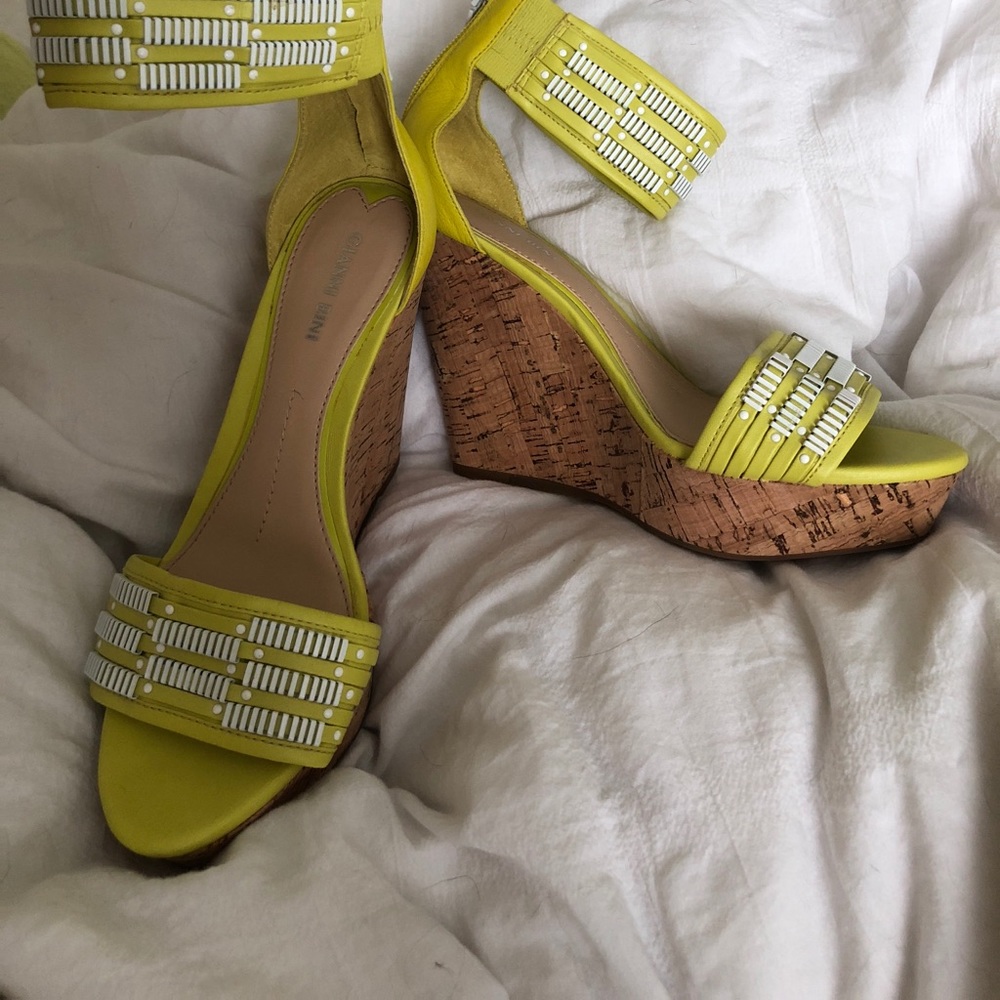 ALL TIME LOW SALE ⭐️Gianni Bini Wedges⭐️