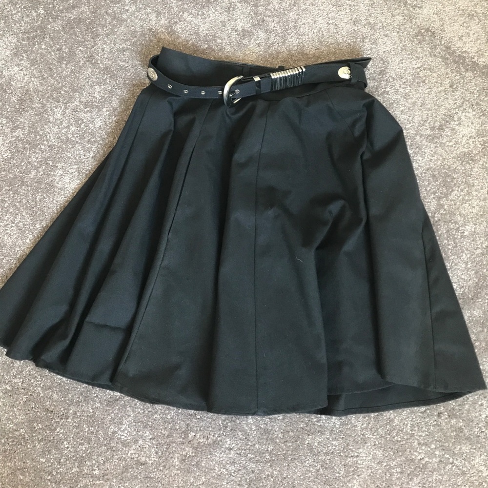 Black skirt with belt
