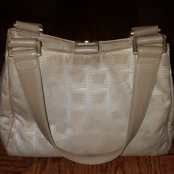 🎈SALE🔥CHANEL Vintage Hobo Handbag Authentic - Picture 2 of 8