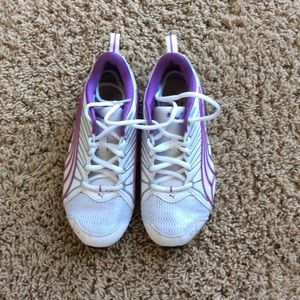 Girls puma tennis shoes