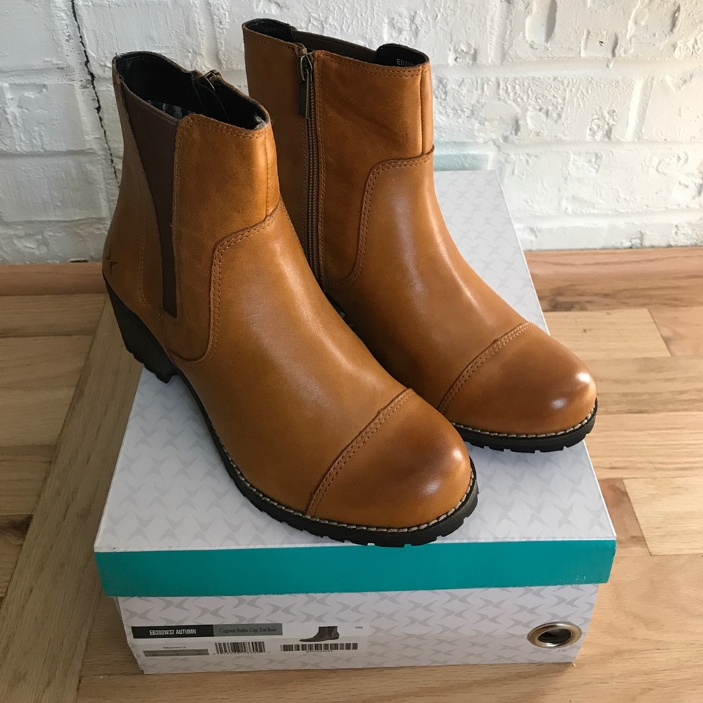 New w/ defects Aetrex cognac ankle cap toe boots.