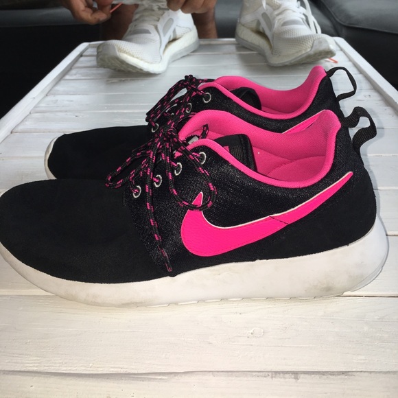 Women's Nike Roshes - Picture 5 of 8