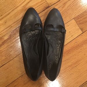 Women’s pointed toe shoes