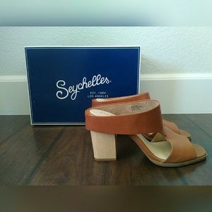 NIB - New, Seychelles Detour mule with wood heel