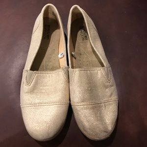 Soft gold glittered shoes Soft gold glittered shoes