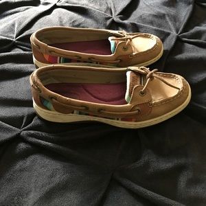 Sperrys in good condition, scuff on back Sperrys in good condition, scuff on back
