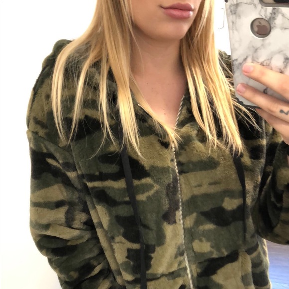 LAST 1 ll Camo Fuzzy Jacket - Picture 8 of 8