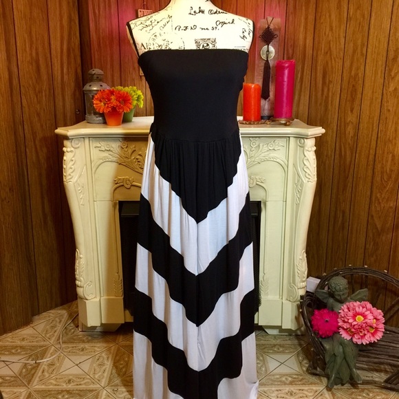 Cynthia Rowley Dresses & Skirts - Cynthia Rowley Strapless Black & White Maxi Dress