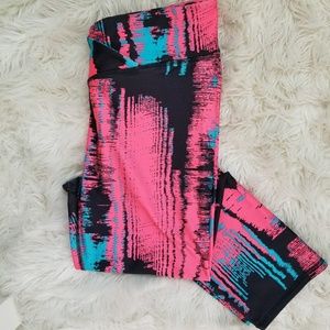 Fabletics M cropped electric leggings