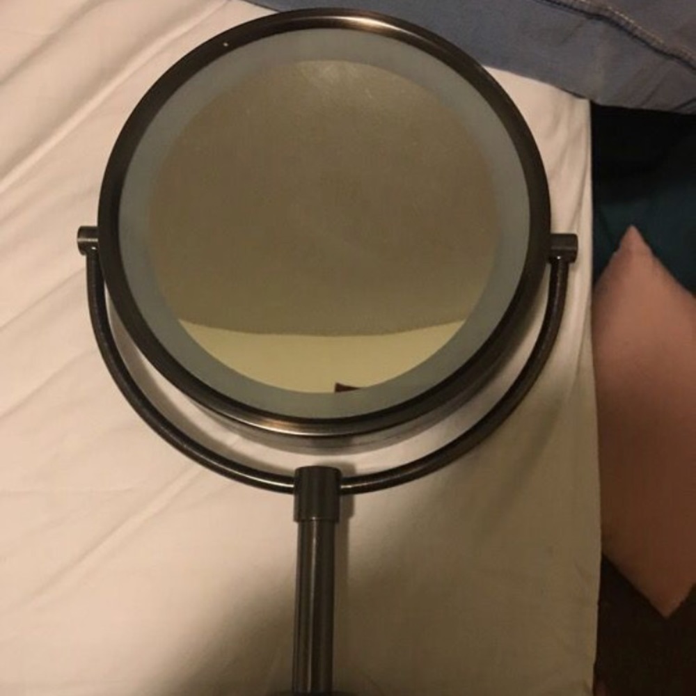 Cosmetic mirror must go