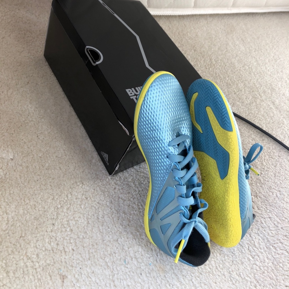 Lionel Messi 15.3 IN J (Also everyday shoes)