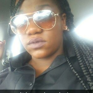 Meet your Posher, Monique