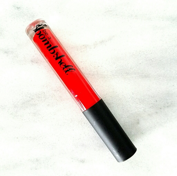 💋 Be a... Bombshell Red Hot Mess Lips Gloss - Picture 2 of 3