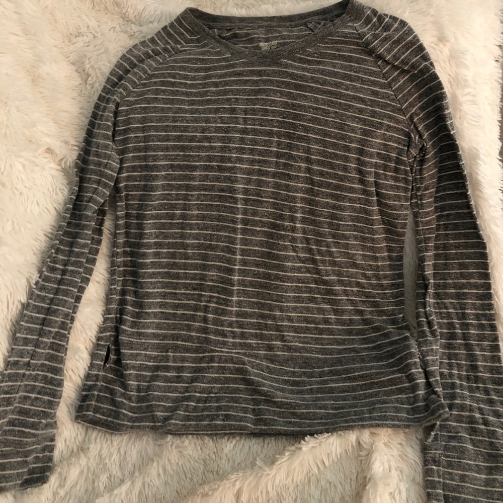 Long sleeved striped top.