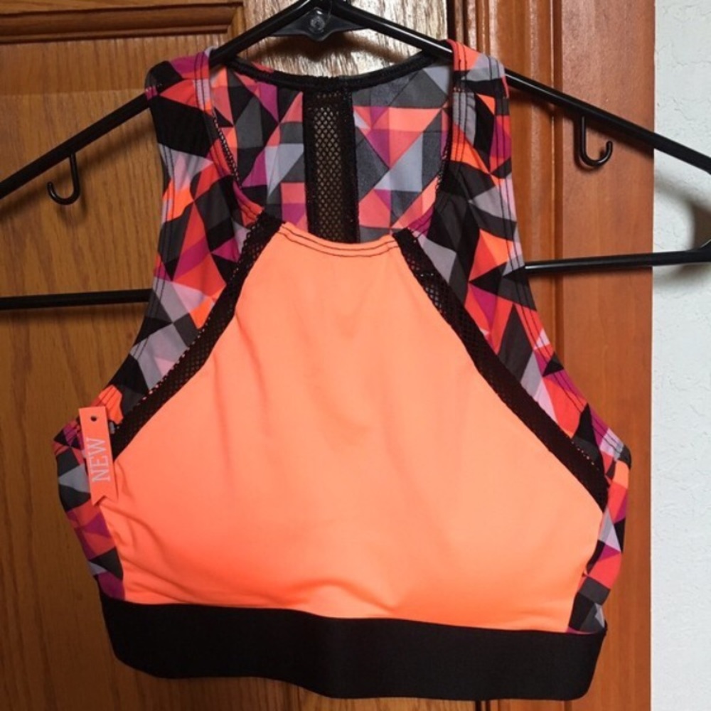 High neck sports bra