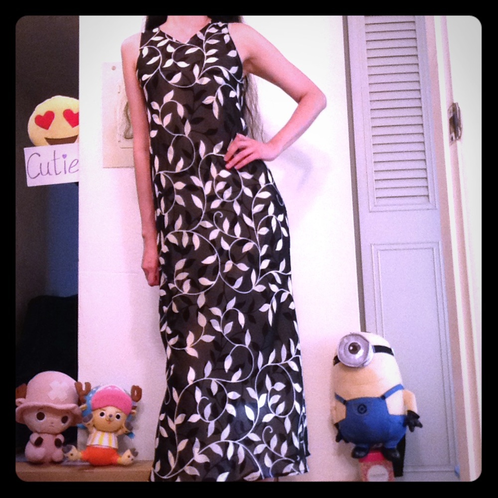 All That Jazz Black & Ivory Leaf Patterned Dress