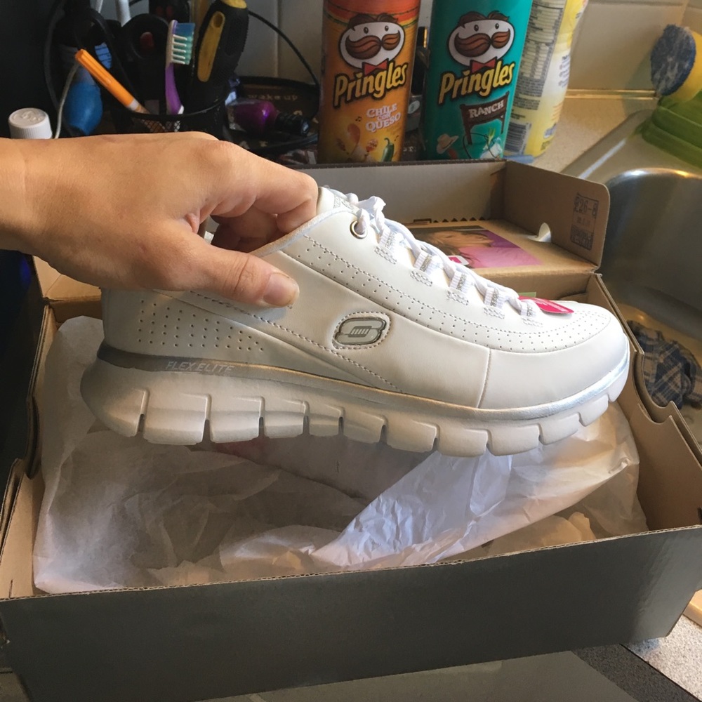 Skechers size 8 white and silver