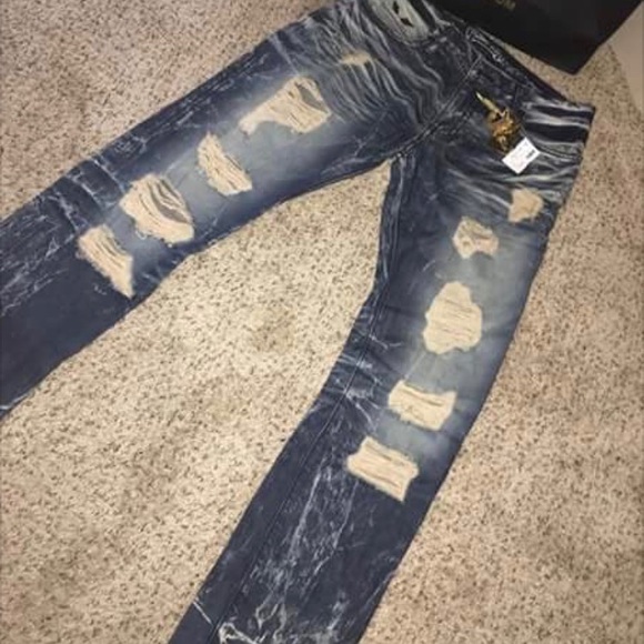 Robins Jeans - Picture 5 of 5