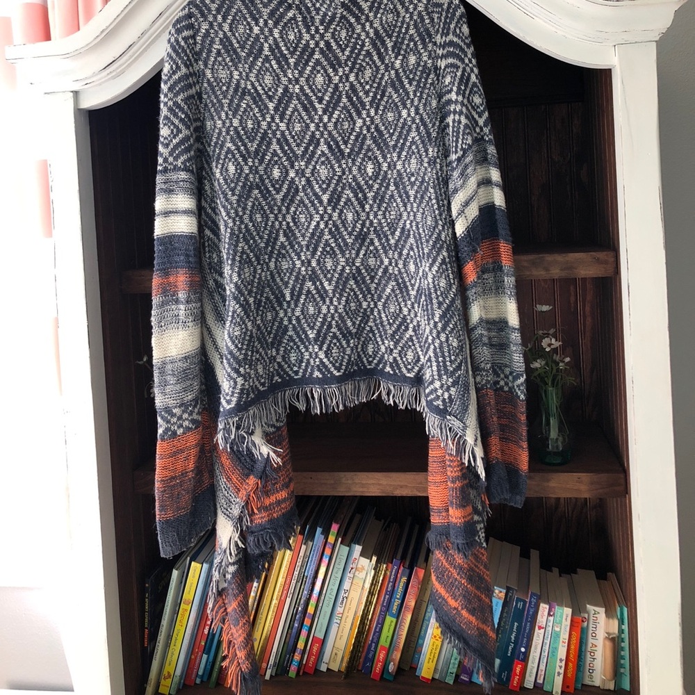 Hollister Sweater - Picture 4 of 4