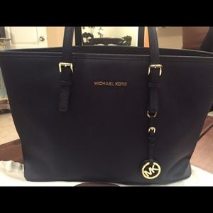 Michael Kors Jet Set Travel Large Black Totes
