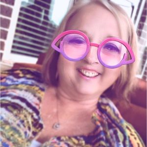 Meet your Posher, Antoinette