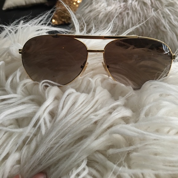 Louis Vuitton - Picture 2 of 4