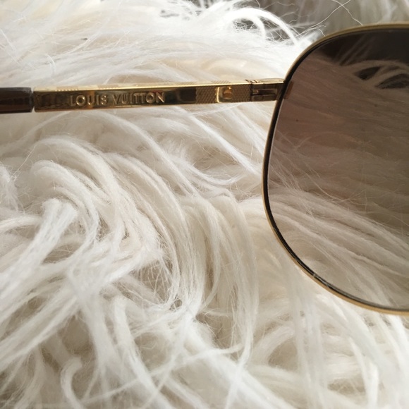 Louis Vuitton - Picture 3 of 4