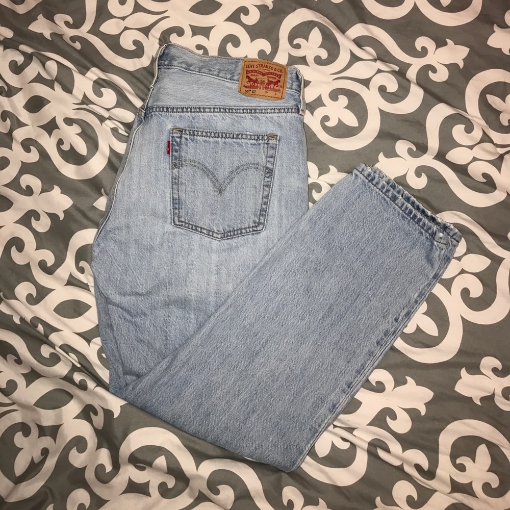 Light wash boyfriend jeans