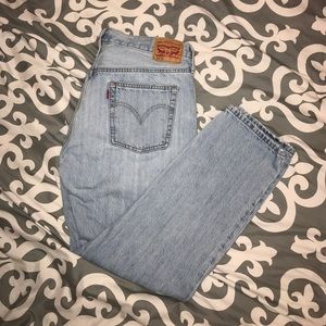 Light wash boyfriend jeans