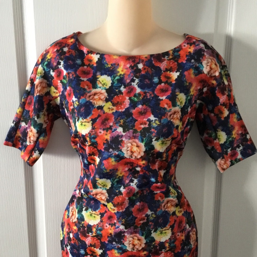 Carmen Marc Valvo Floral Fitted Dress - Picture 2 of 4