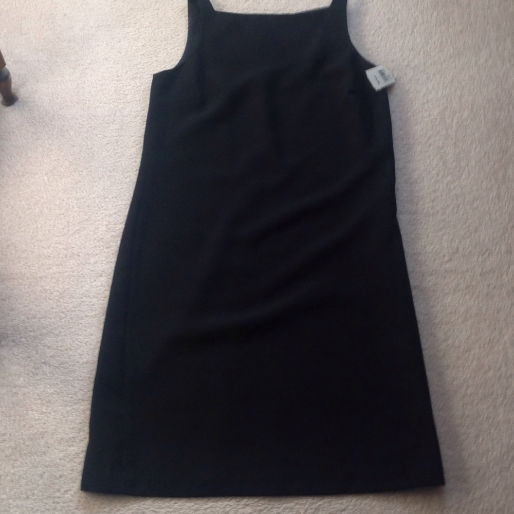 Black sleeveless dress