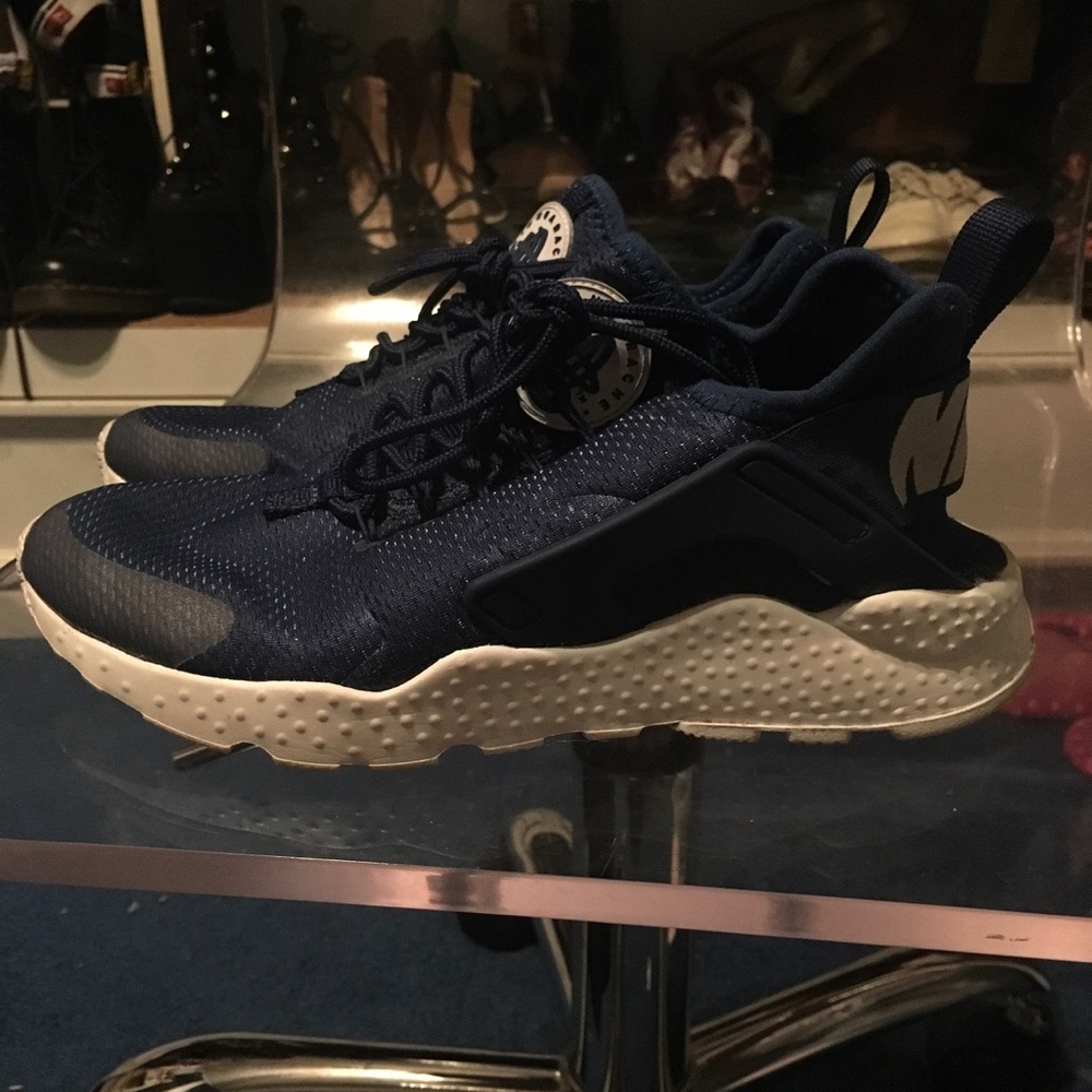 Navy Blue Nike Air Huaraches