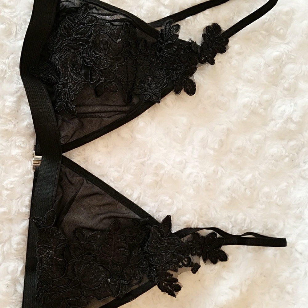 Last Ones🔥Floral Embroidery Black Bralette - Picture 6 of 6