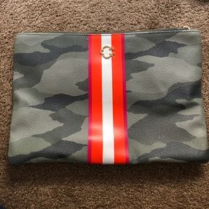 C. Wonder clutch C. Wonder clutch