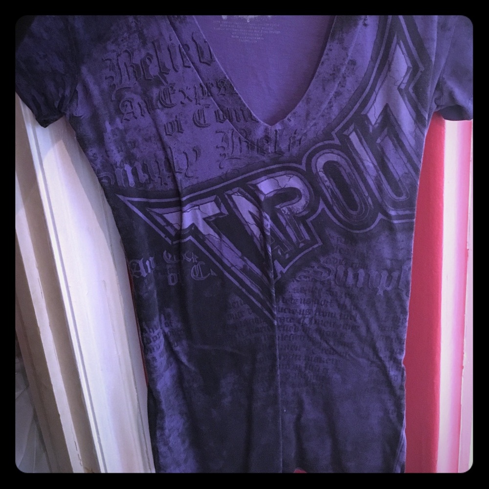 Short sleeve v neck tapout
