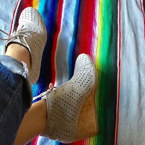 TOMS Gray suede booties