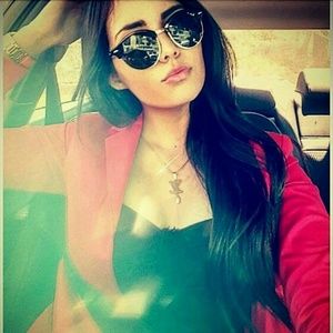 Meet your Posher, Alma