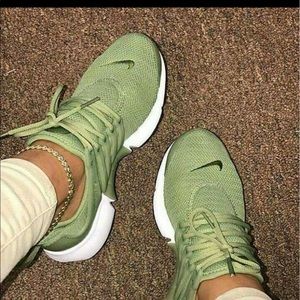 Meet your Posher, Ify