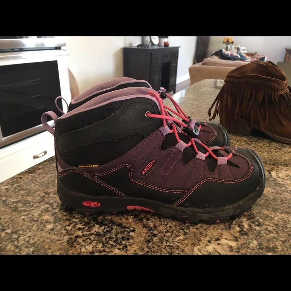 Keen children’s hiking boots