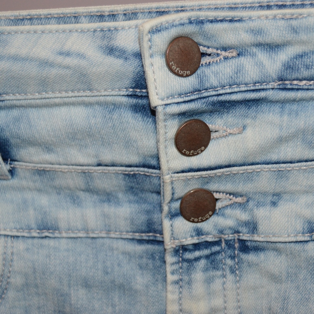 SOLD: Light wash hi-waist skinny jeans