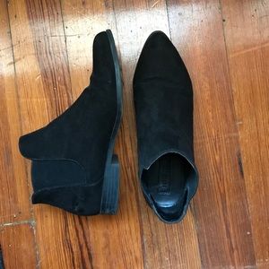 Black Chelsea boots